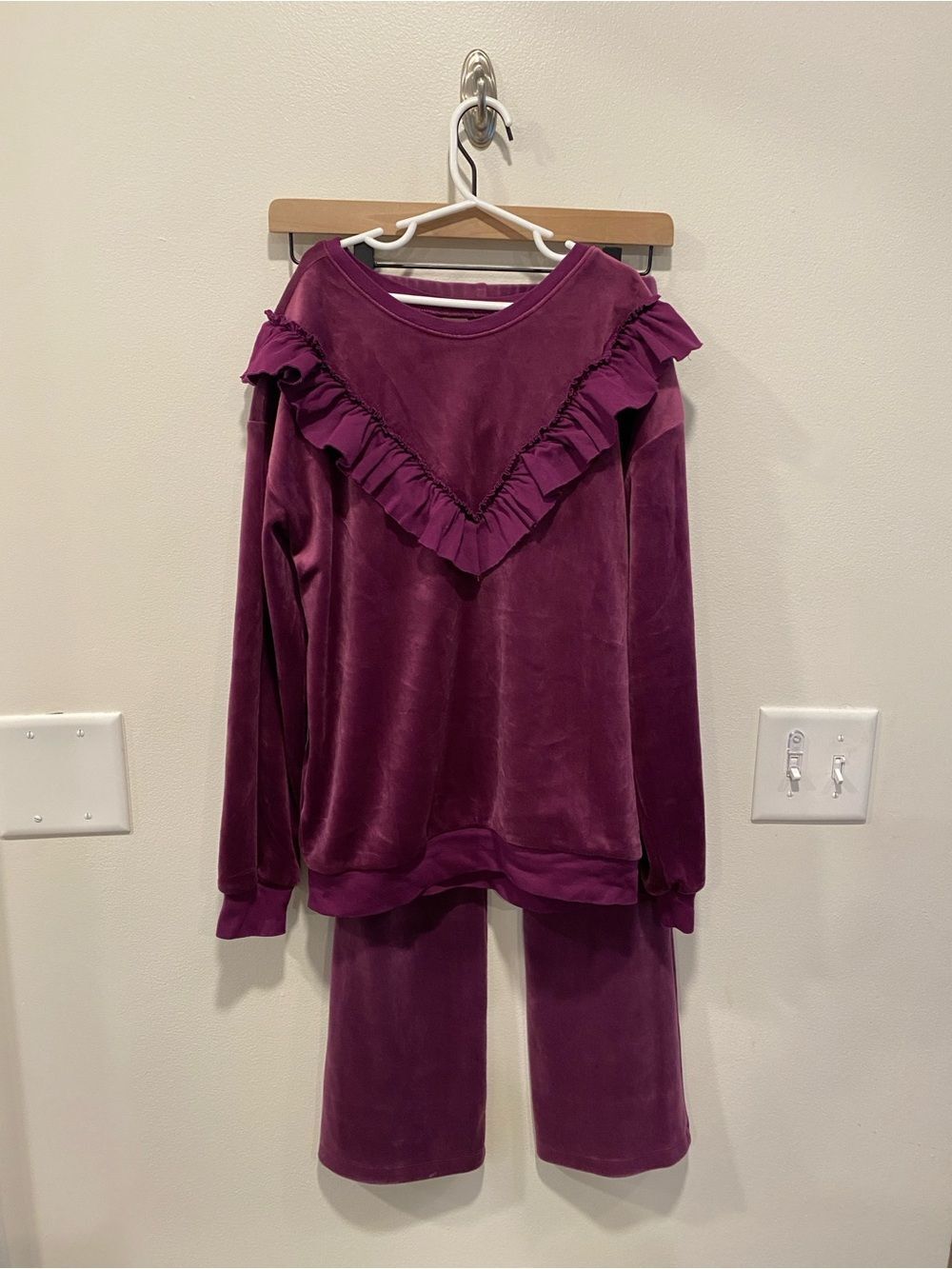 Tea Collection girls velour ruffle top and matching flare pants size 12 magenta